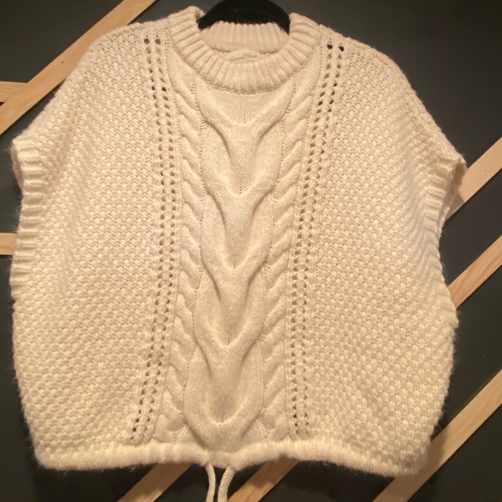 Universal Thread Off-White Knit sleeveless sweater